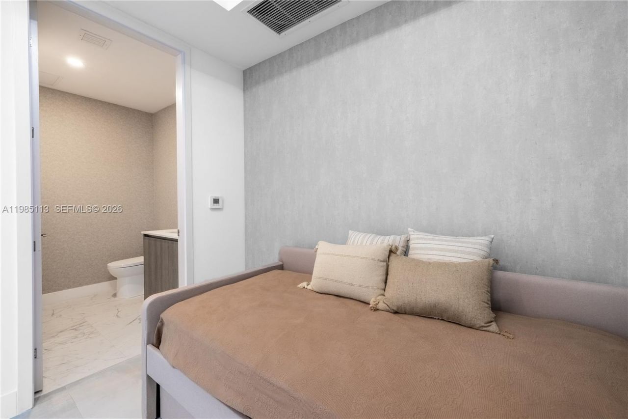 17550 Collins Ave , Unit 1202, Sunny Isles Beach, FL 33160 Photo