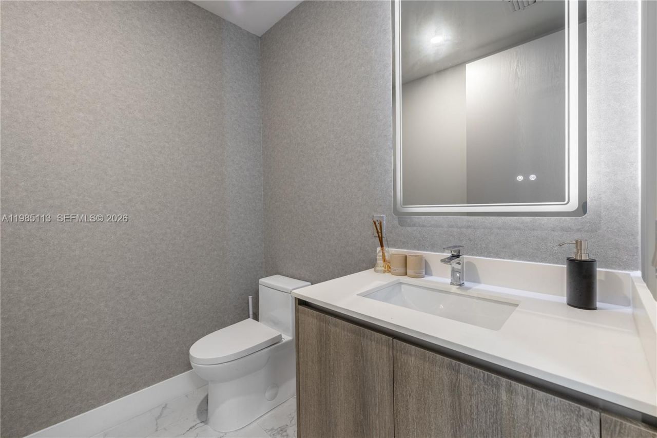 17550 Collins Ave , Unit 1202, Sunny Isles Beach, FL 33160 Photo