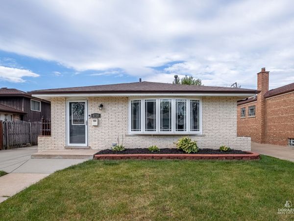 8738 S Troy Avenue , Evergreen Park, IL 60805