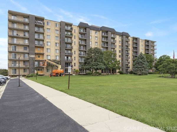 5400 Walnut Avenue, Unit 805, Downers Grove, IL 60515