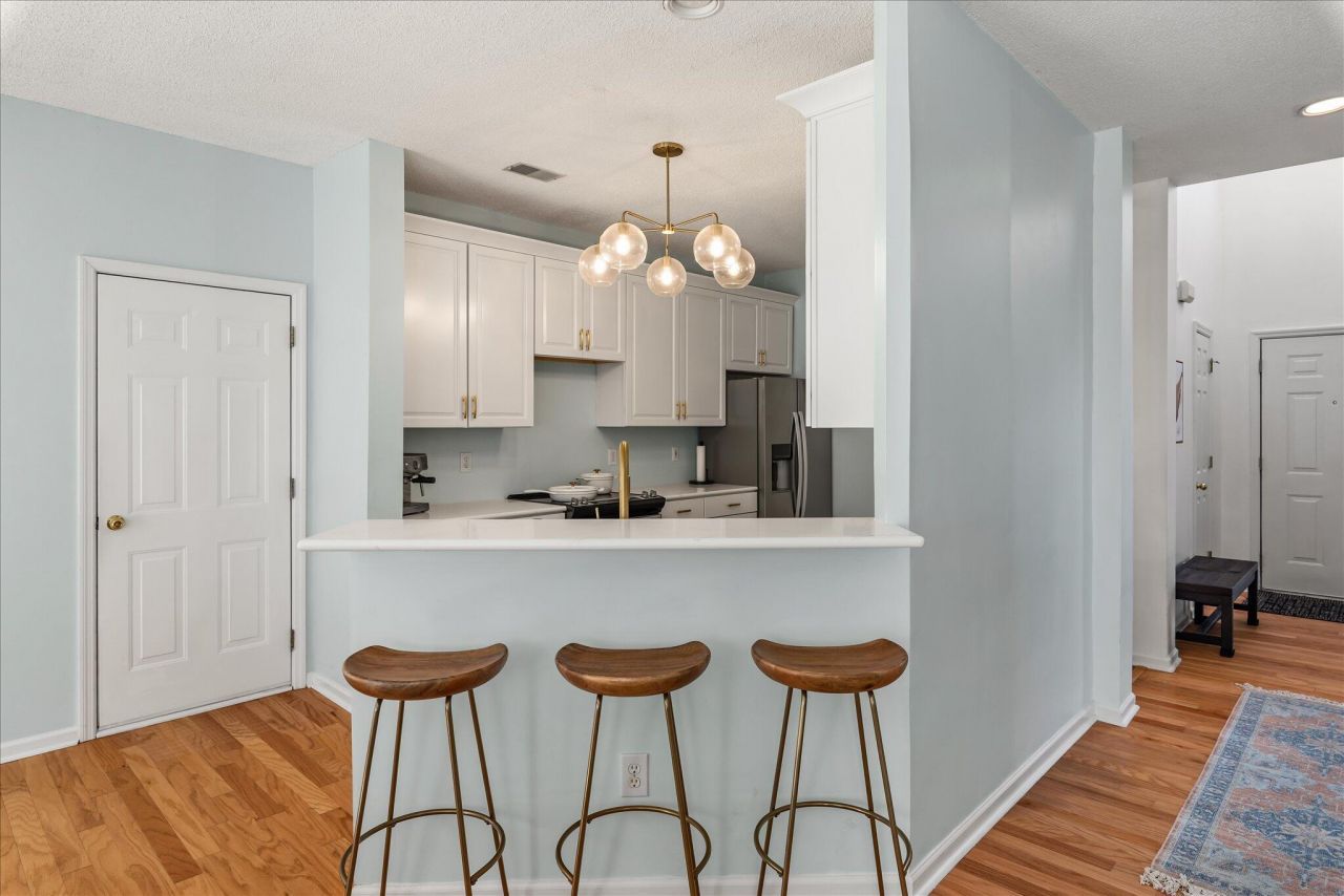 405 Manorwood Lane Photo 12