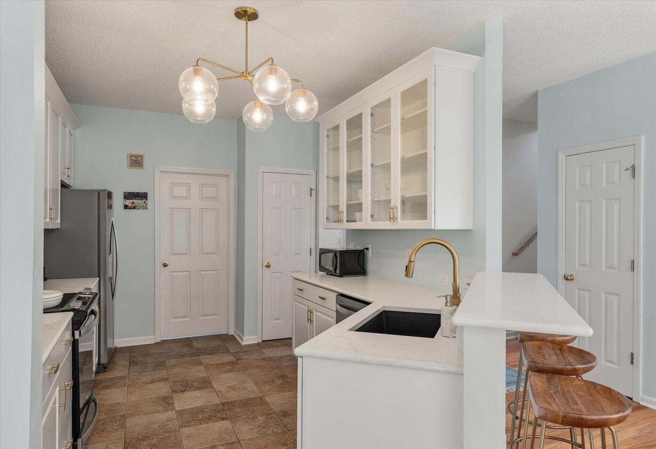 405 Manorwood Lane Photo 13