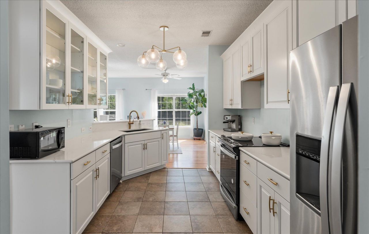 405 Manorwood Lane Photo 15