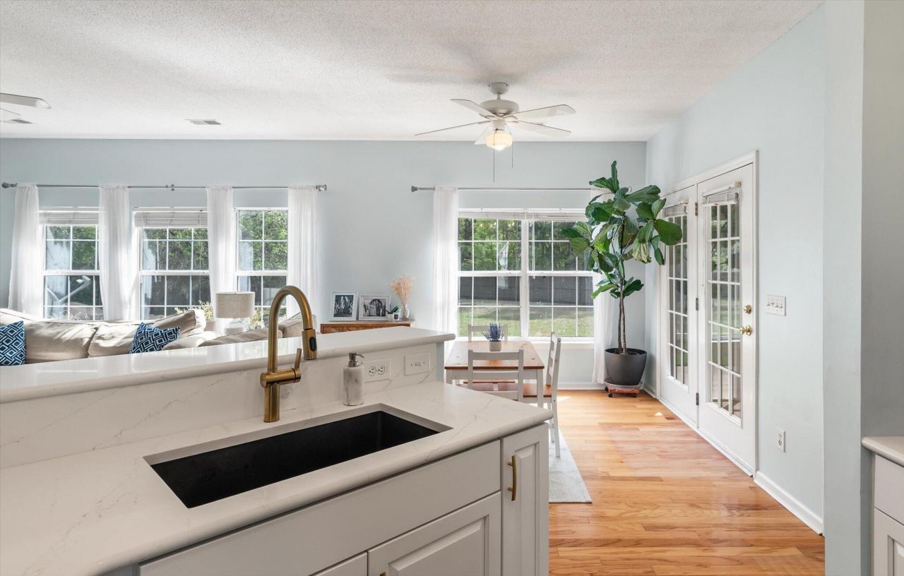 405 Manorwood Lane Photo 17