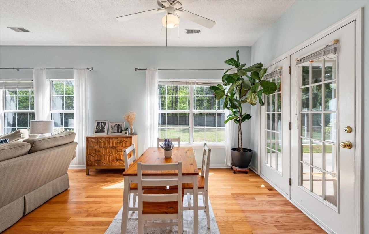 405 Manorwood Lane Photo 18