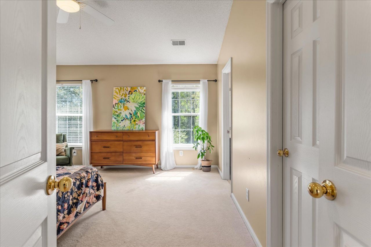 405 Manorwood Lane Photo 22