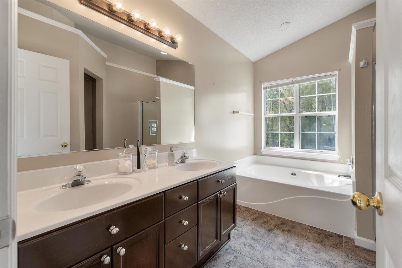 405 Manorwood Lane Photo 25