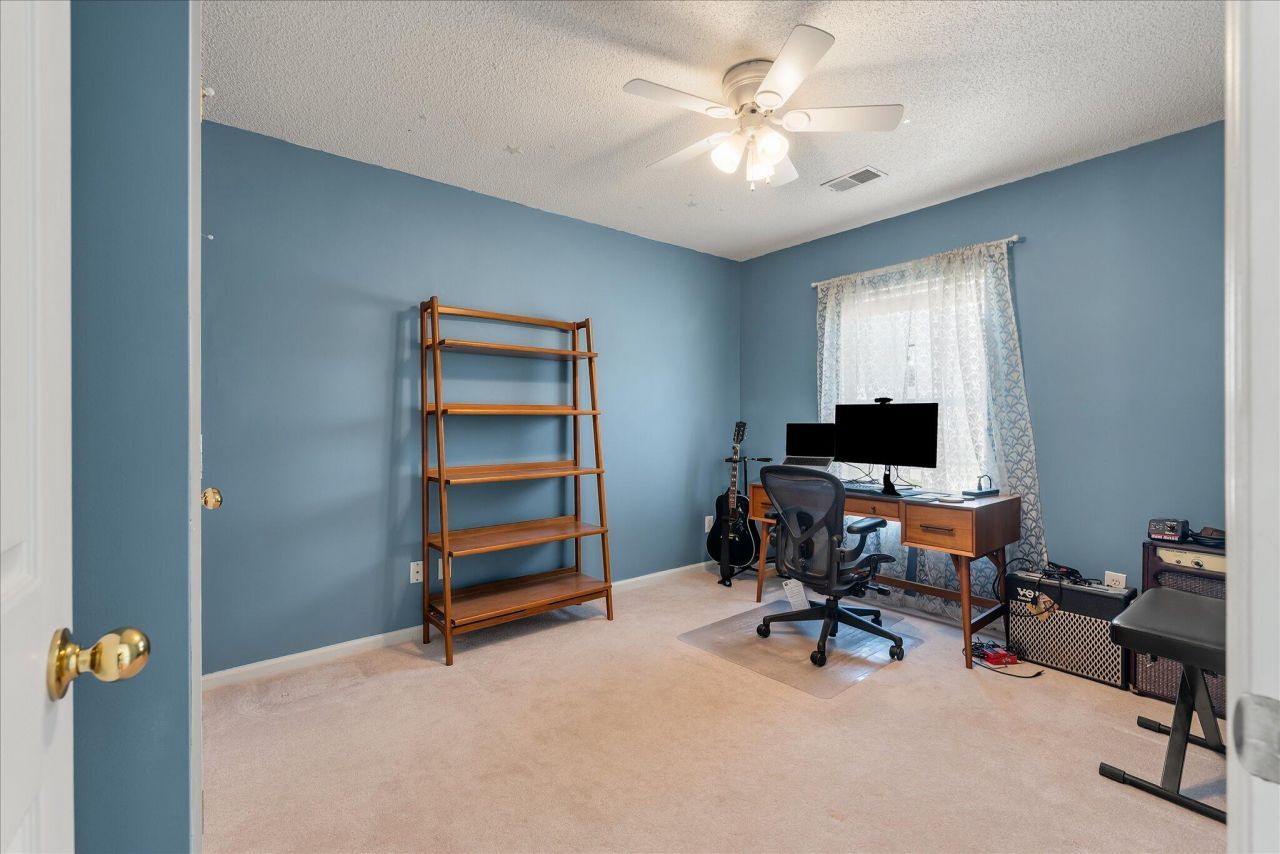 405 Manorwood Lane Photo 29