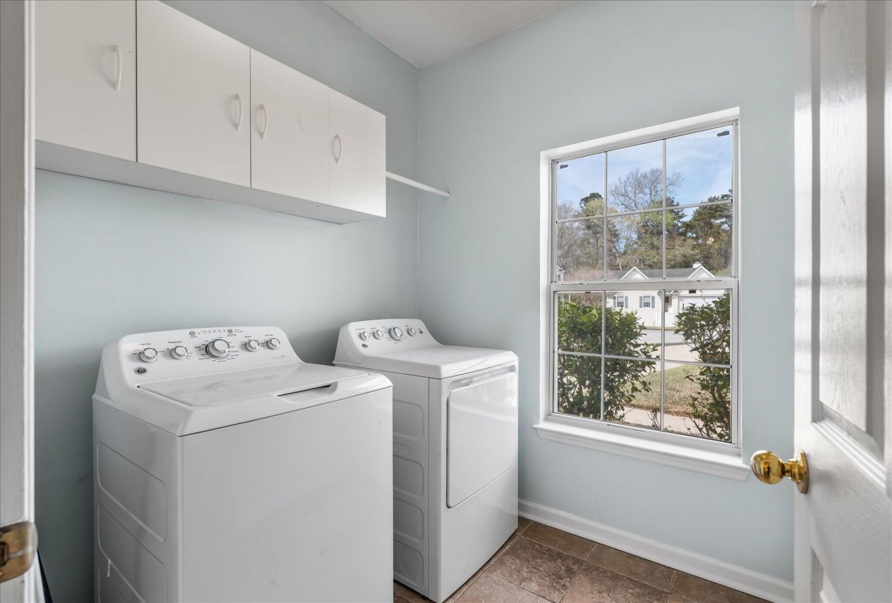 405 Manorwood Lane Photo 33