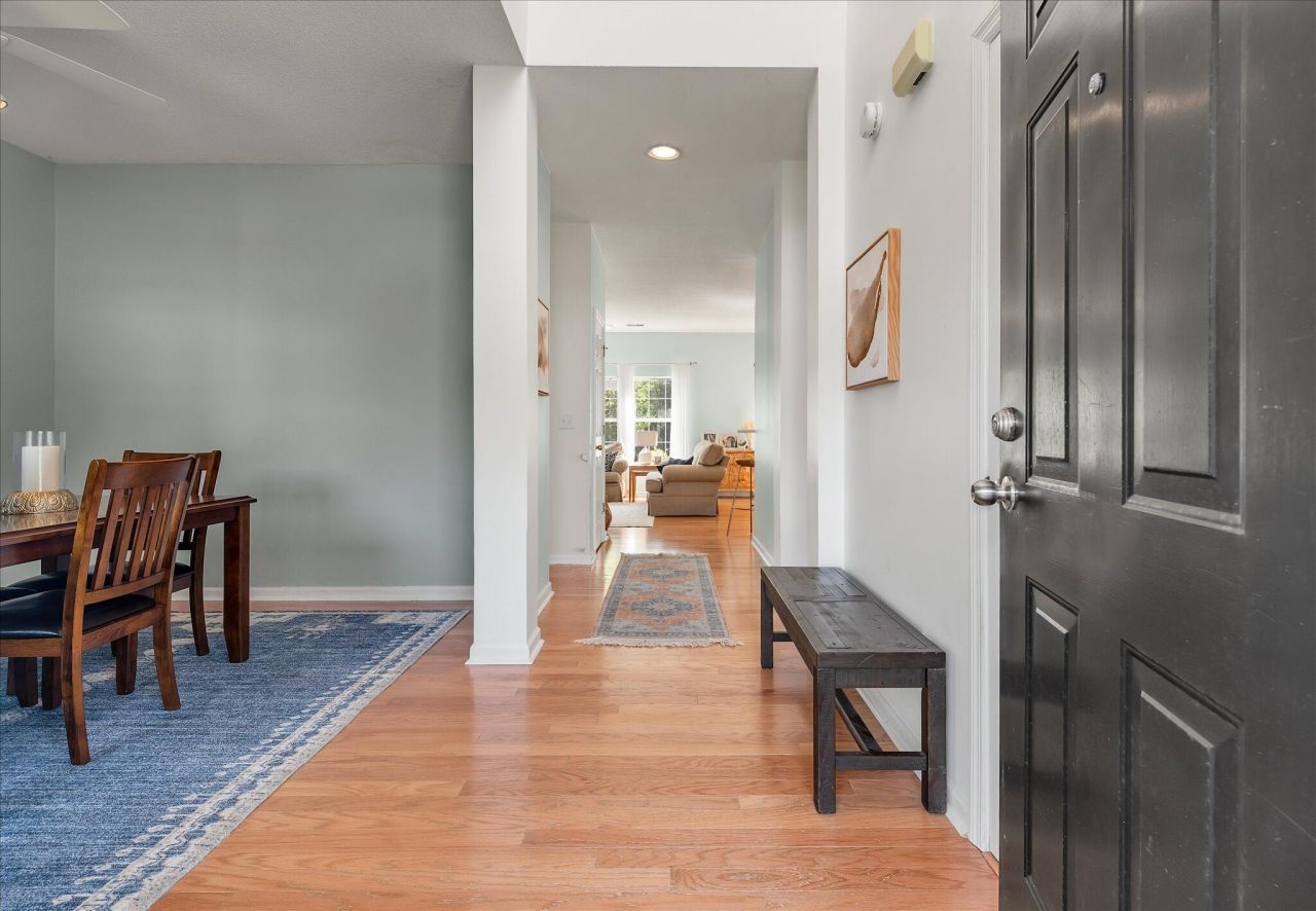 405 Manorwood Lane Photo 4