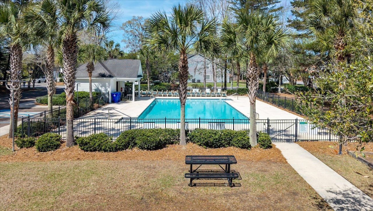 405 Manorwood Lane Photo 40