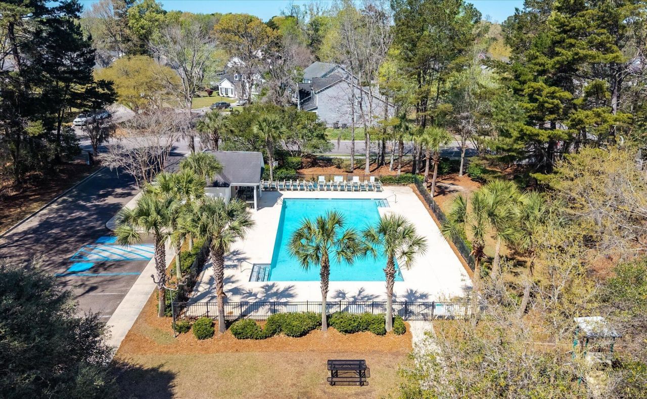 405 Manorwood Lane Photo 41