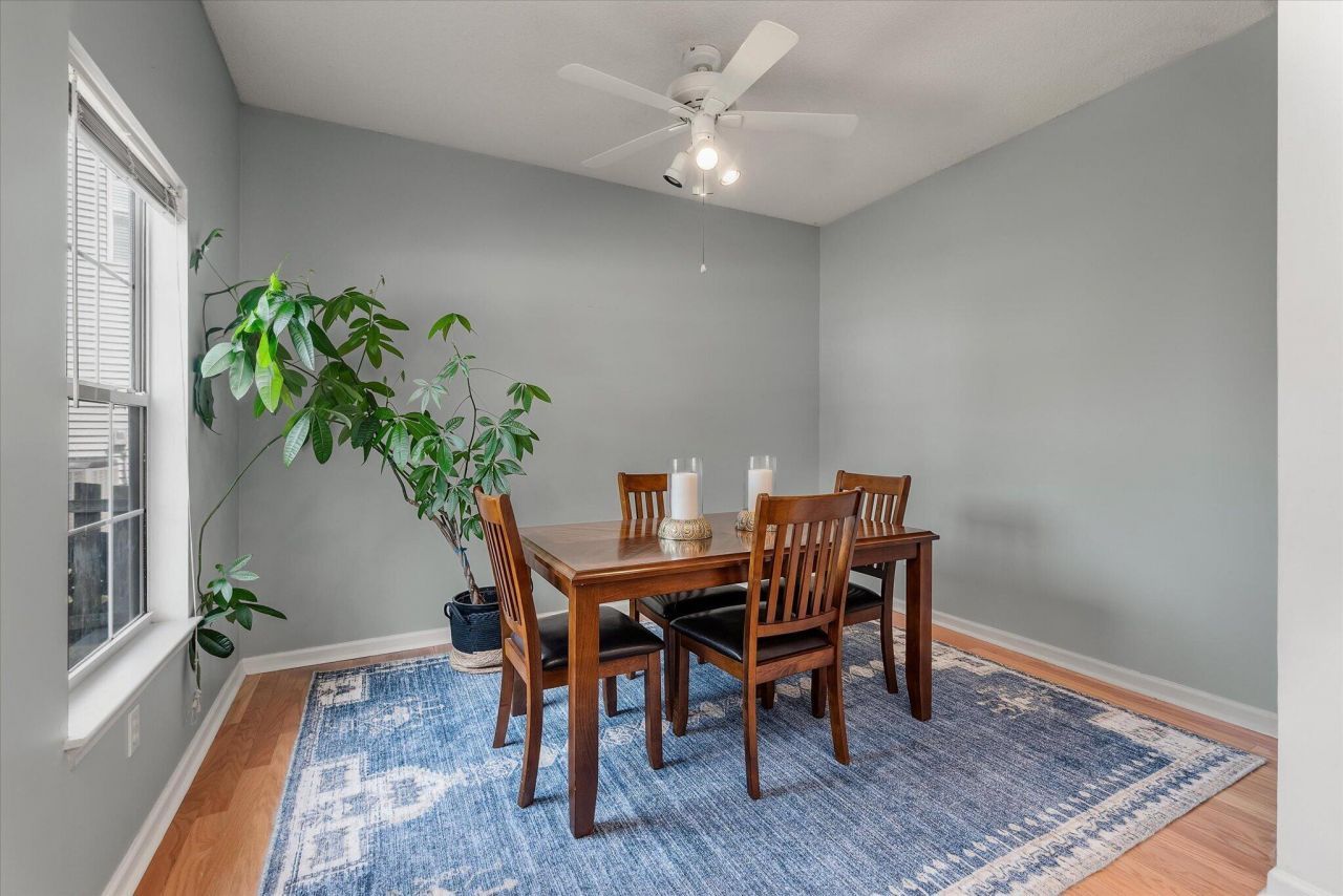 405 Manorwood Lane Photo 5