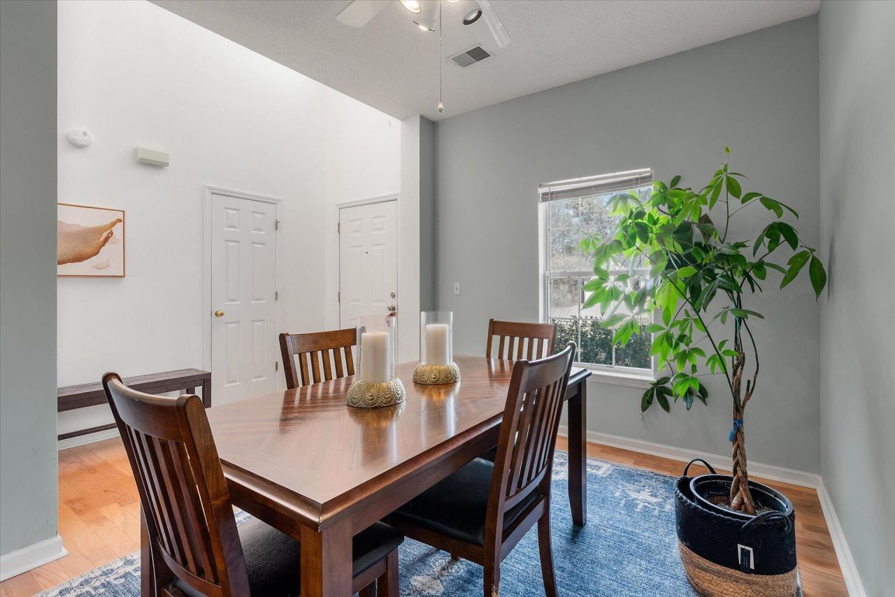 405 Manorwood Lane Photo 6