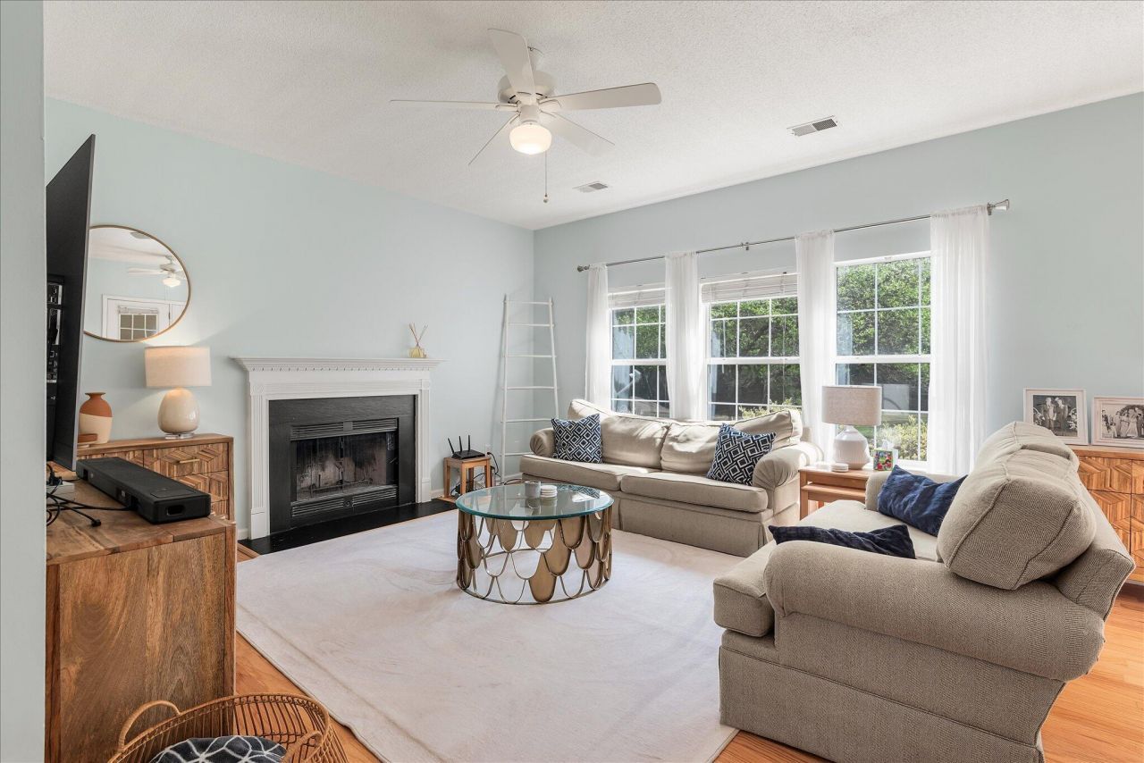 405 Manorwood Lane Photo 7