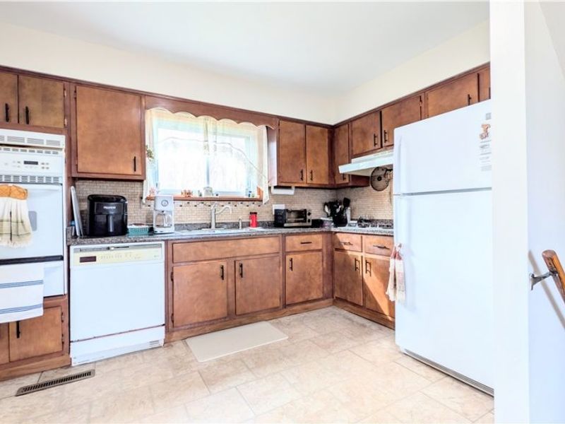 831 Mill Street, Conneaut, OH 44030 Photo 10