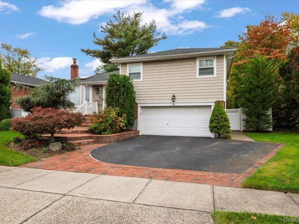 45 Winthrop Road, Plainview, NY 11803