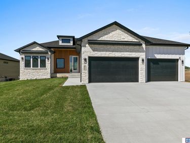 8820 Dragonfly Lane, Lincoln, NE 68526