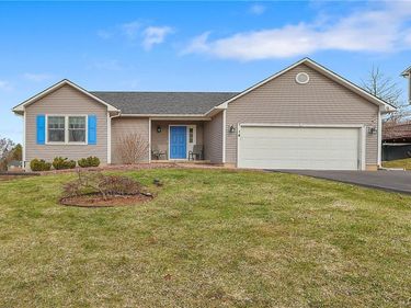 14 Laurens Way, Baldwinsville, NY 13027