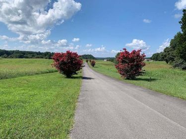 40 41 Beacon Street, Russell Springs, KY 42642