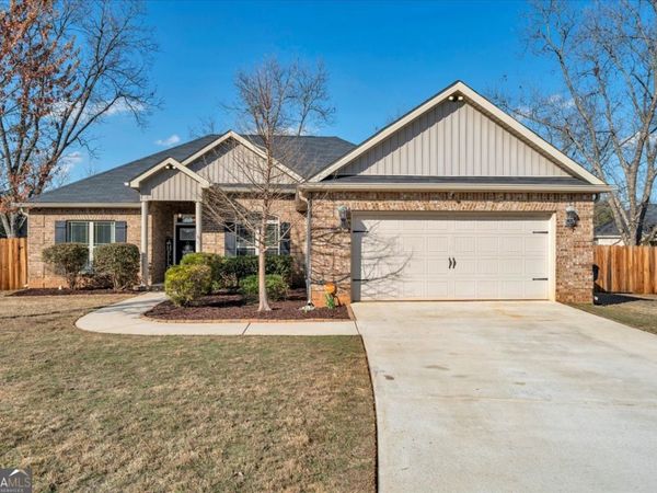 102 McEwen Court, Perry, GA 31069