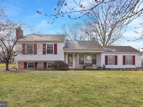 1818 STURBRIDGE DRIVE, LANCASTER, PA 17601