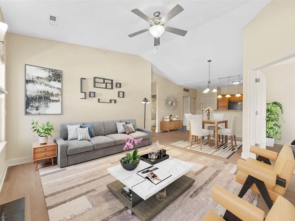 600 Grandview Ct, Unit 635, Iowa City, IA 52246