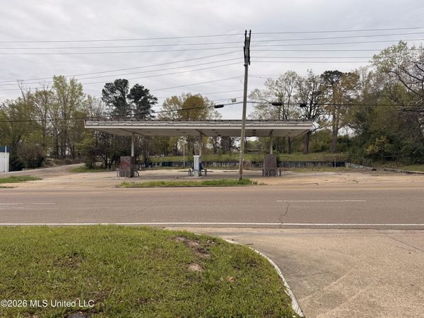 375 E Mcdowell Road, Jackson, MS 39204