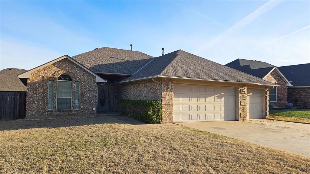 417 E Plantation Terrace, Mustang, OK 73064 Main Photo