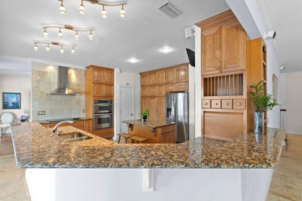 13548 Lake Magdalene Drive, Tampa, FL 33613 Photo