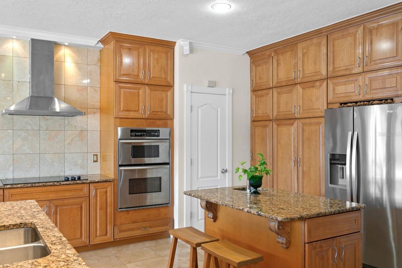 13548 Lake Magdalene Drive, Tampa, FL 33613 Photo