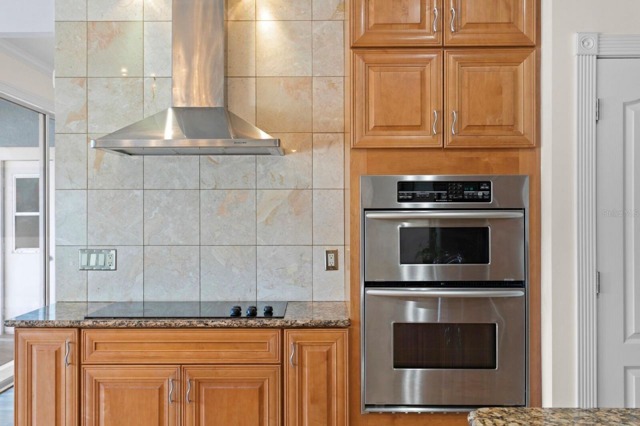 13548 Lake Magdalene Drive, Tampa, FL 33613 Photo