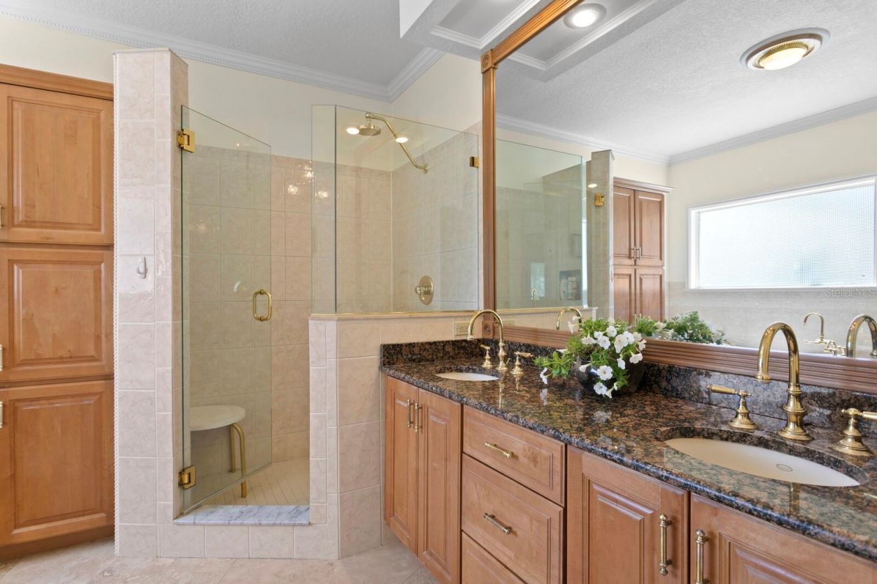 13548 Lake Magdalene Drive, Tampa, FL 33613 Photo