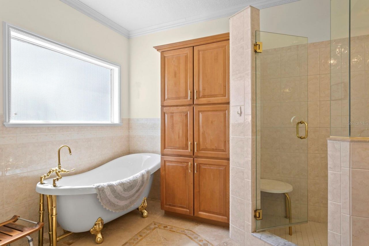 13548 Lake Magdalene Drive, Tampa, FL 33613 Photo