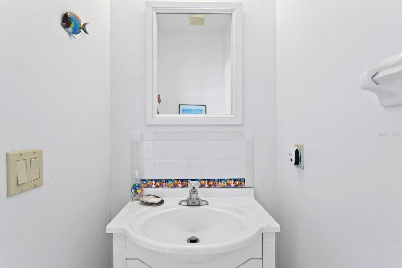 13548 Lake Magdalene Drive, Tampa, FL 33613 Photo