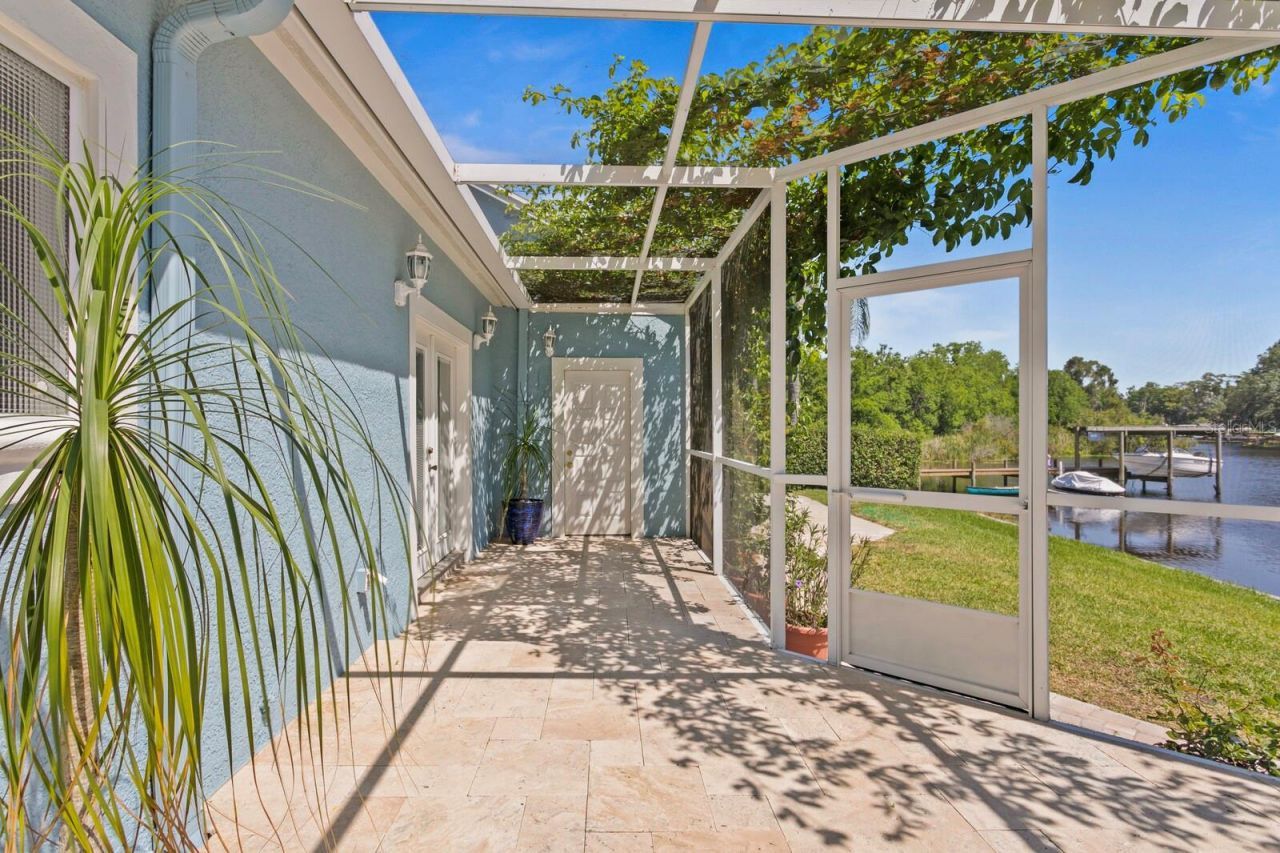 13548 Lake Magdalene Drive, Tampa, FL 33613 Photo