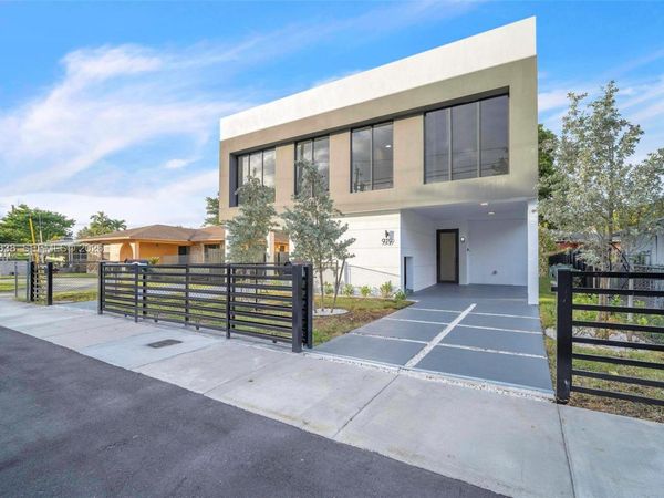 919 NW 55th St , Miami, FL 33127