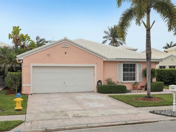 15201 S Wilshire Cir S , Pembroke Pines, FL 33027