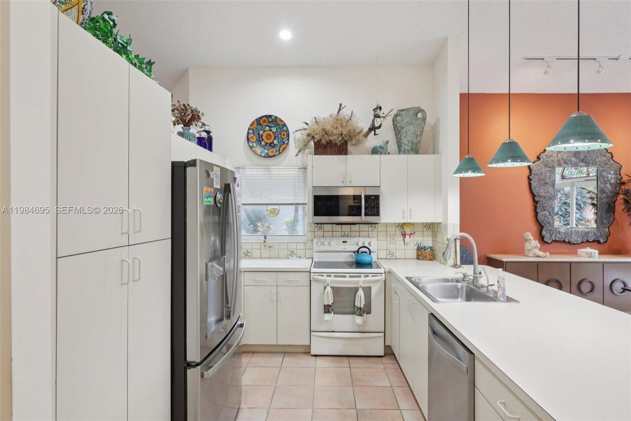 15201 S Wilshire Cir S , Pembroke Pines, FL 33027 Photo