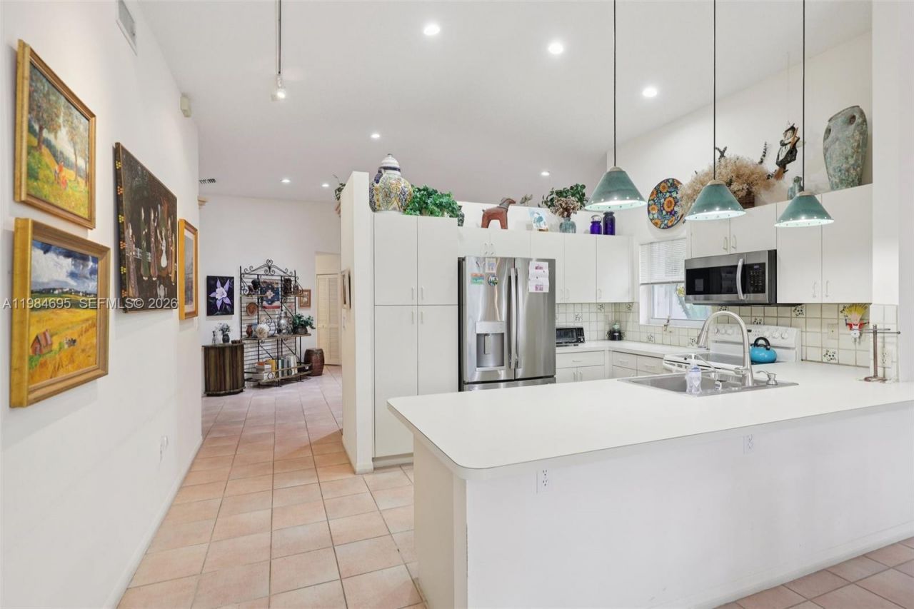 15201 S Wilshire Cir S , Pembroke Pines, FL 33027 Photo