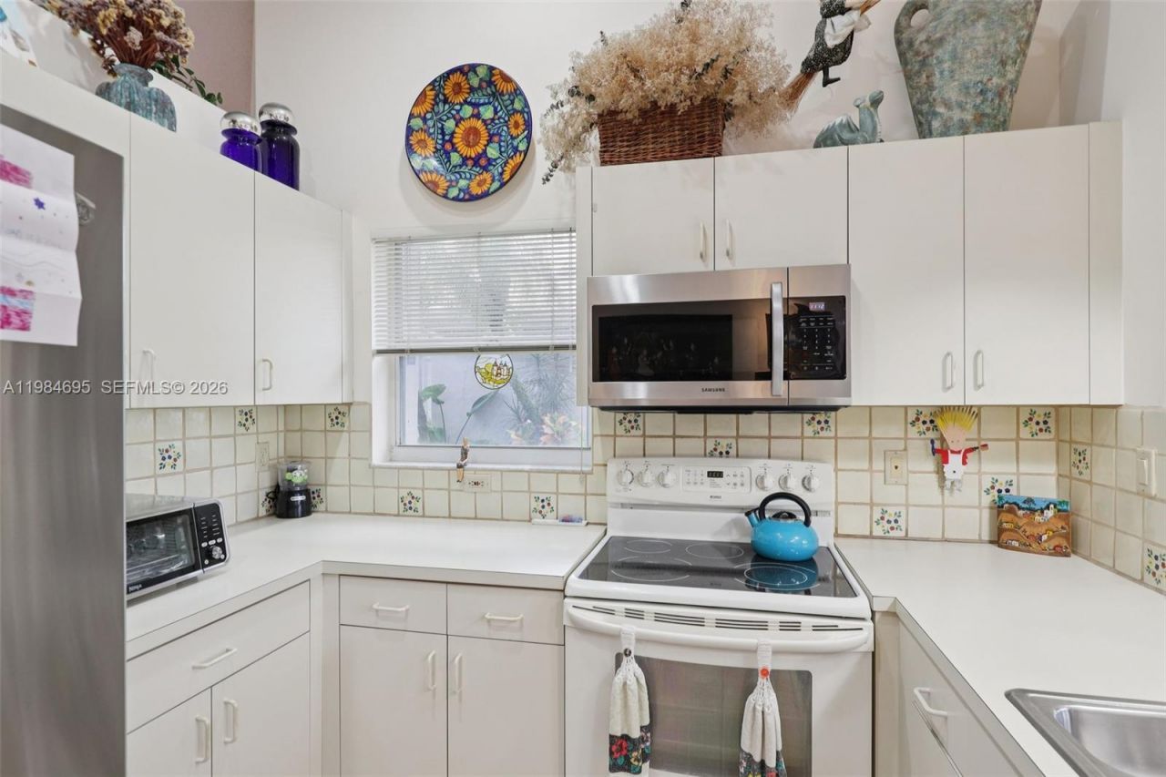 15201 S Wilshire Cir S , Pembroke Pines, FL 33027 Photo