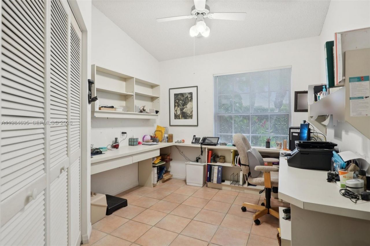 15201 S Wilshire Cir S , Pembroke Pines, FL 33027 Photo