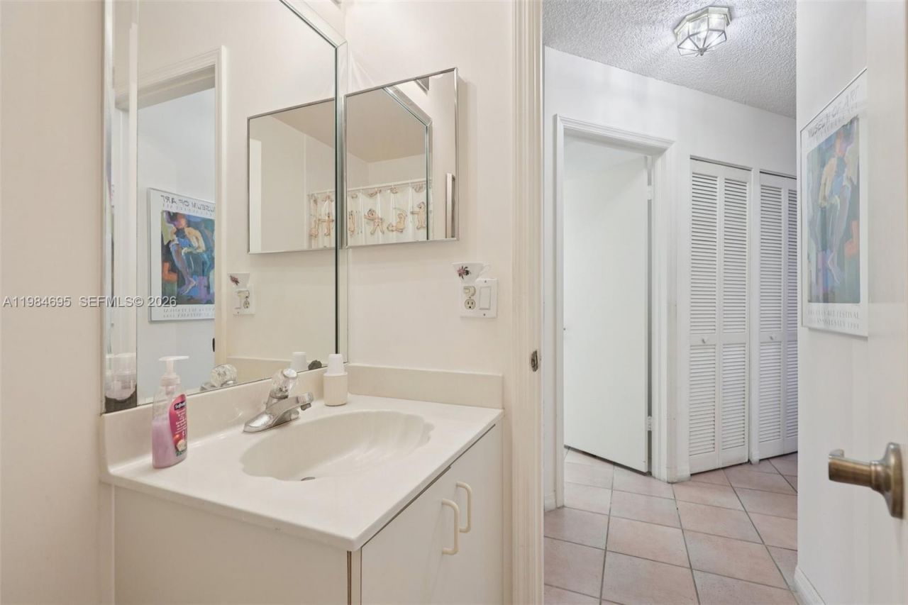 15201 S Wilshire Cir S , Pembroke Pines, FL 33027 Photo