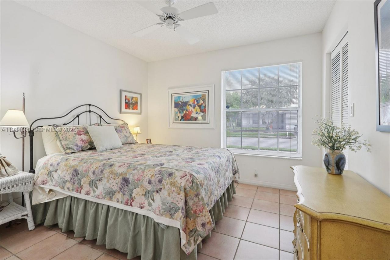 15201 S Wilshire Cir S , Pembroke Pines, FL 33027 Photo