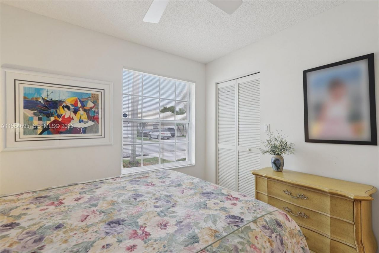 15201 S Wilshire Cir S , Pembroke Pines, FL 33027 Photo