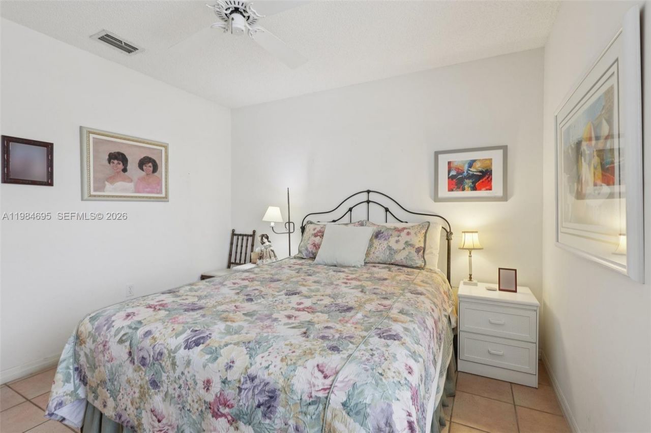 15201 S Wilshire Cir S , Pembroke Pines, FL 33027 Photo