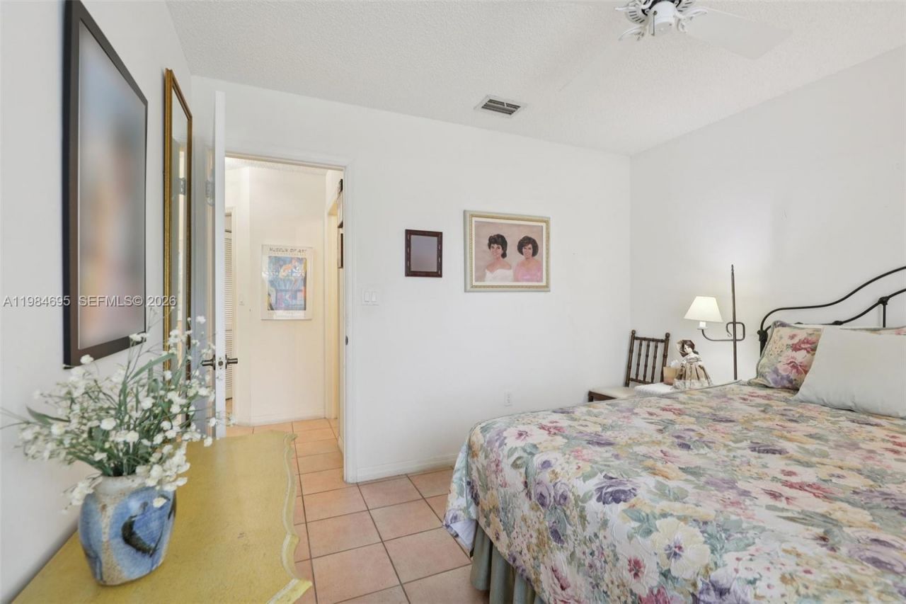 15201 S Wilshire Cir S , Pembroke Pines, FL 33027 Photo