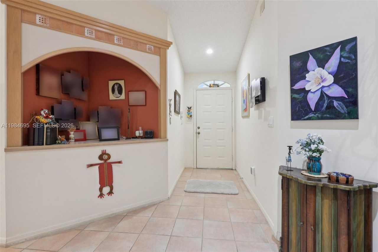 15201 S Wilshire Cir S , Pembroke Pines, FL 33027 Photo