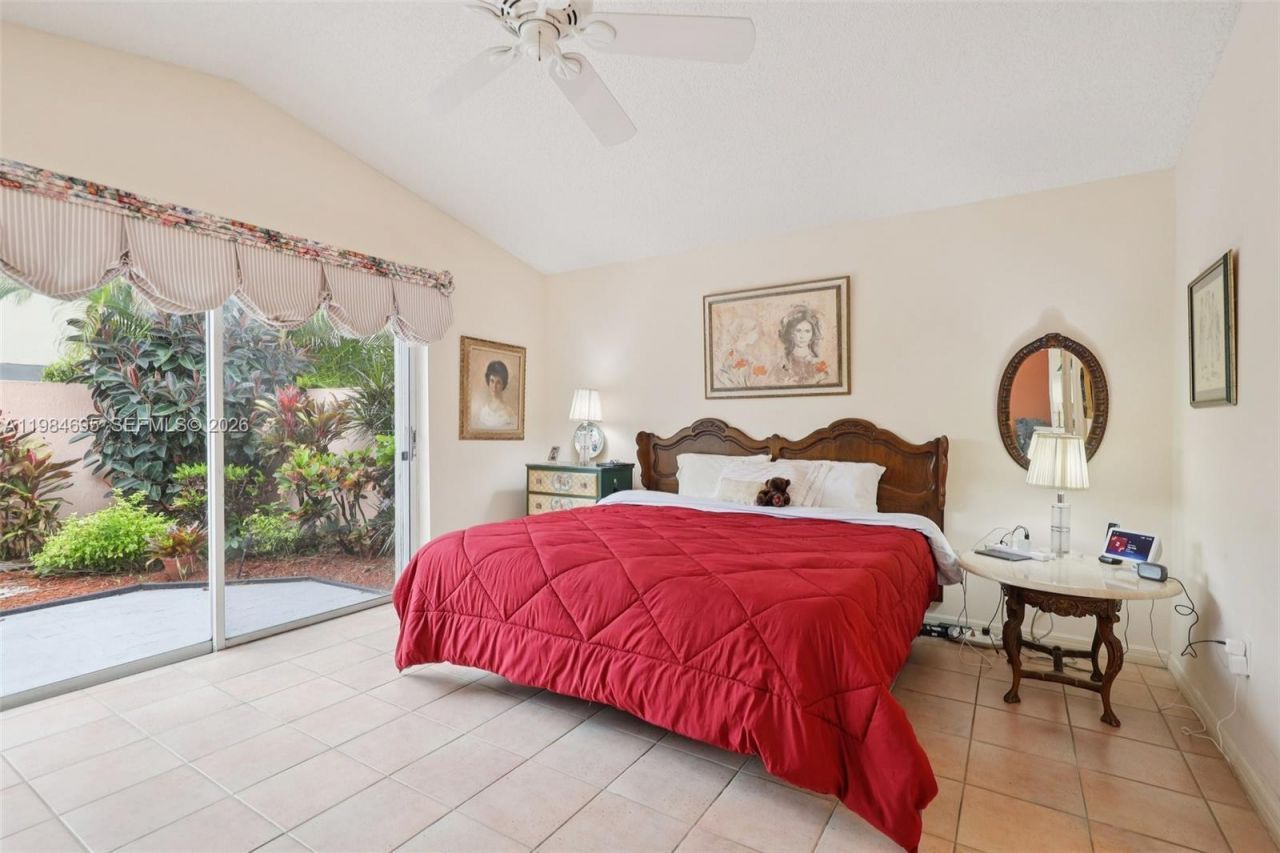 15201 S Wilshire Cir S , Pembroke Pines, FL 33027 Photo