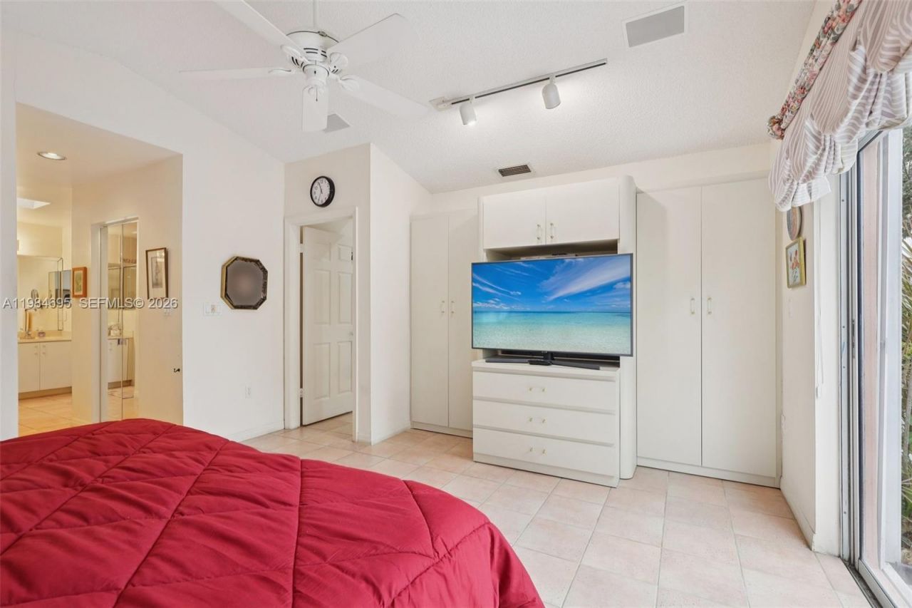 15201 S Wilshire Cir S , Pembroke Pines, FL 33027 Photo